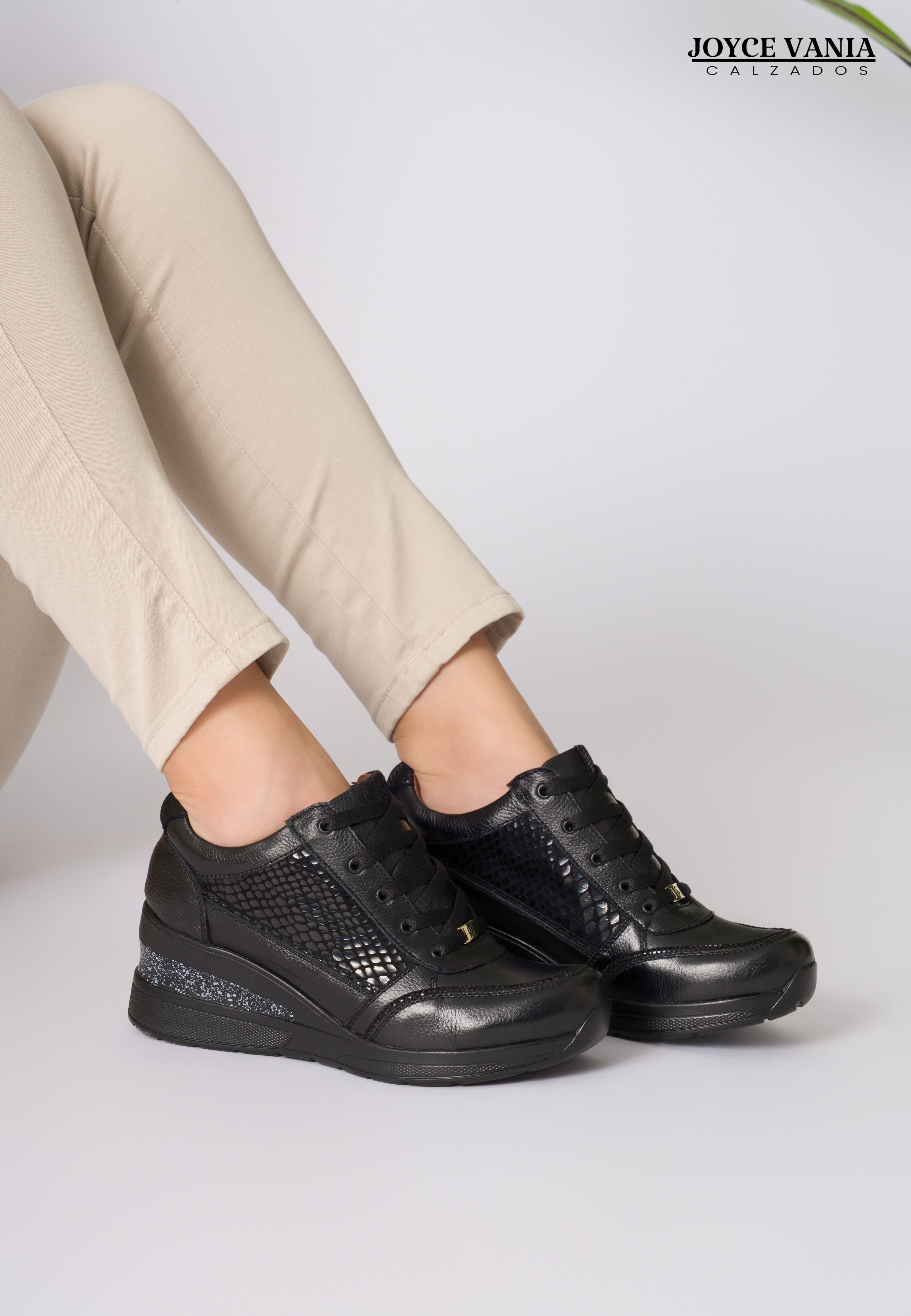 Zapatillas Urbanas Mujer de Cuero Elvia Negro