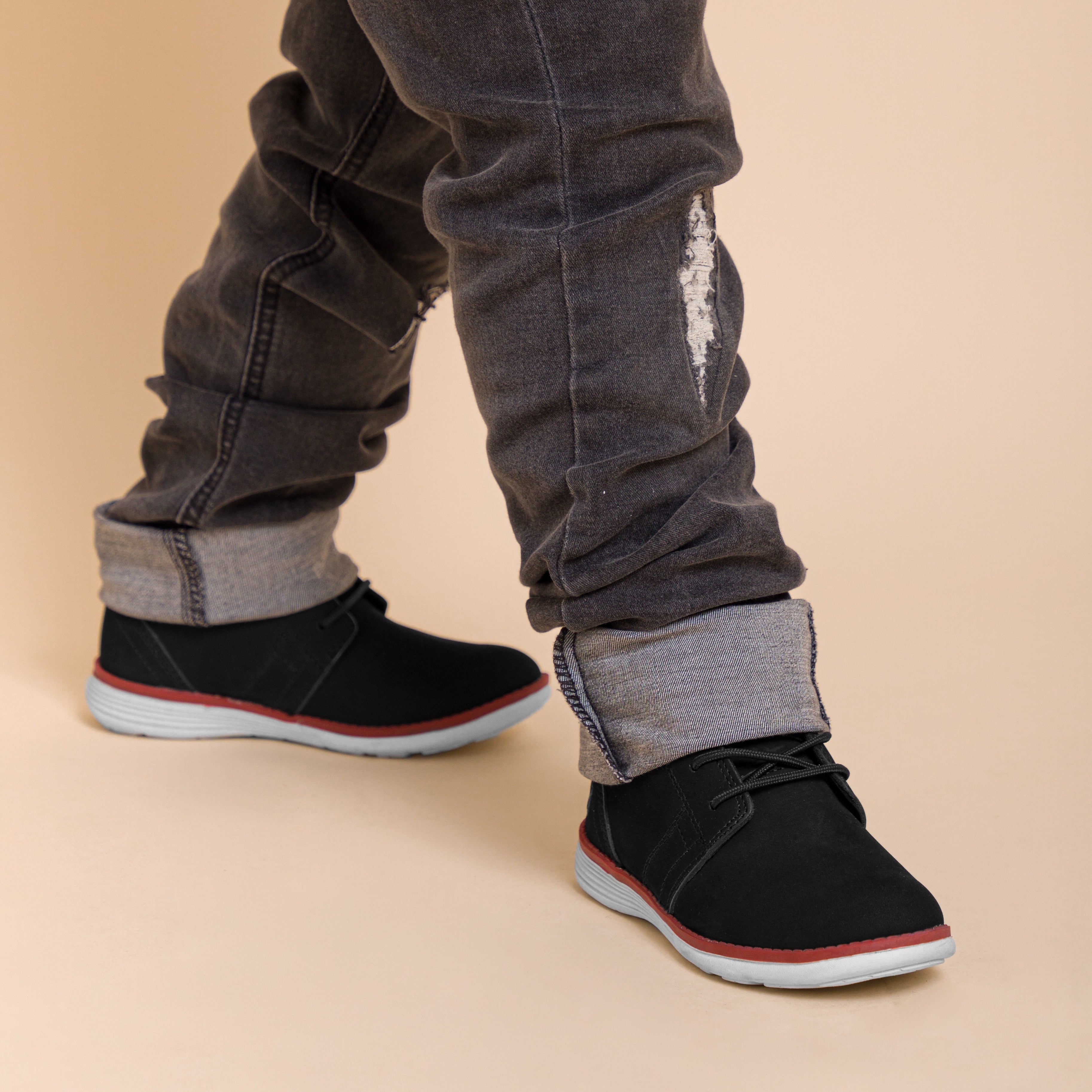 Zapatillas Urbanas de Cuero Niños Huguito Negro