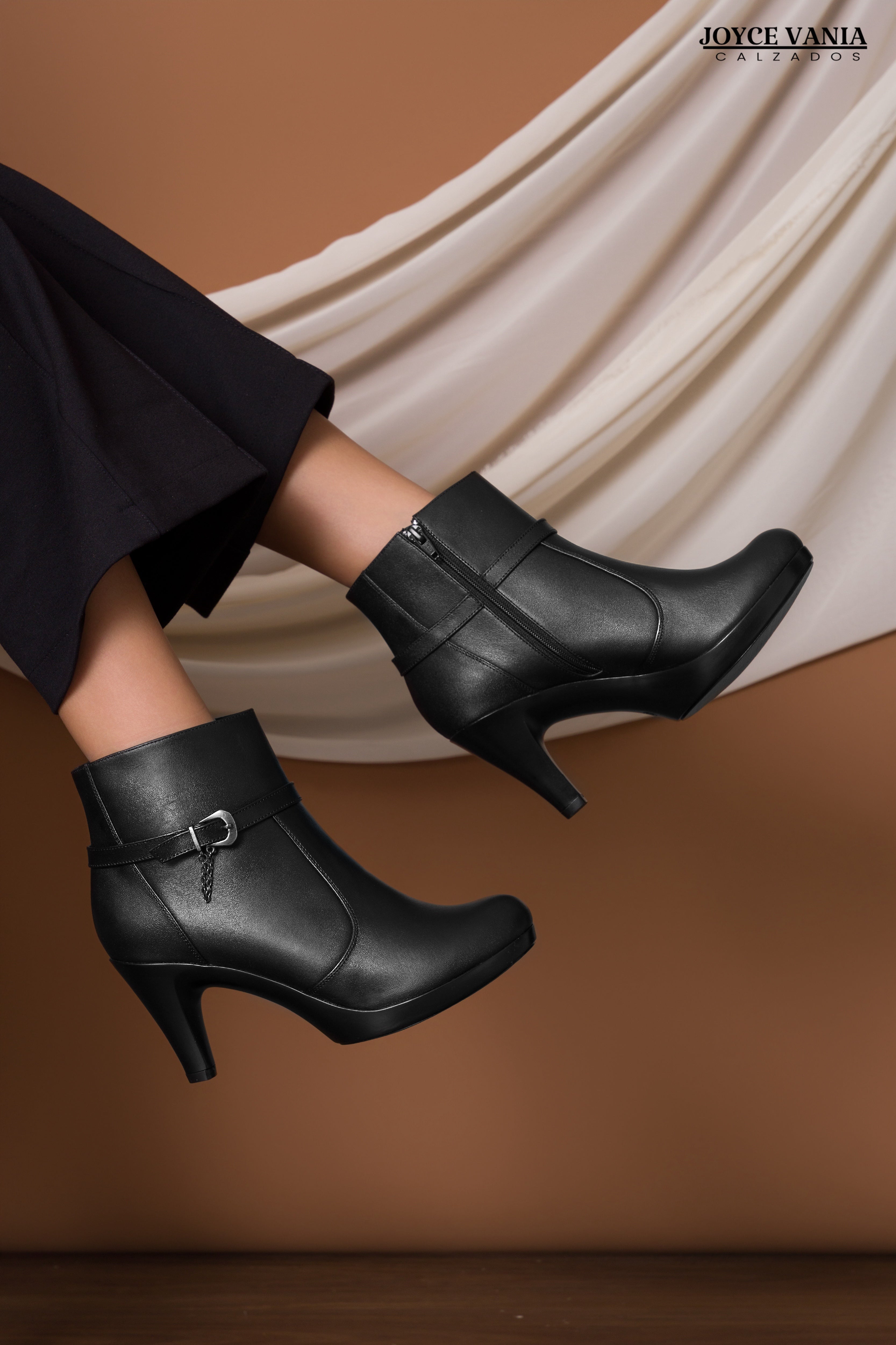 Botines Mujer de Cuero Magaly Negro