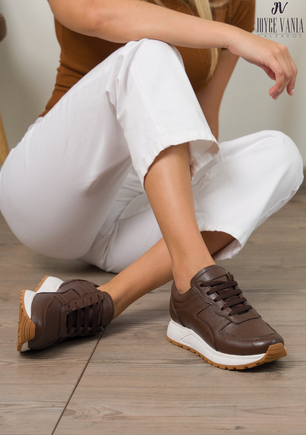 Zapatillas Urbanas Mujer de Cuero Mariela Marron