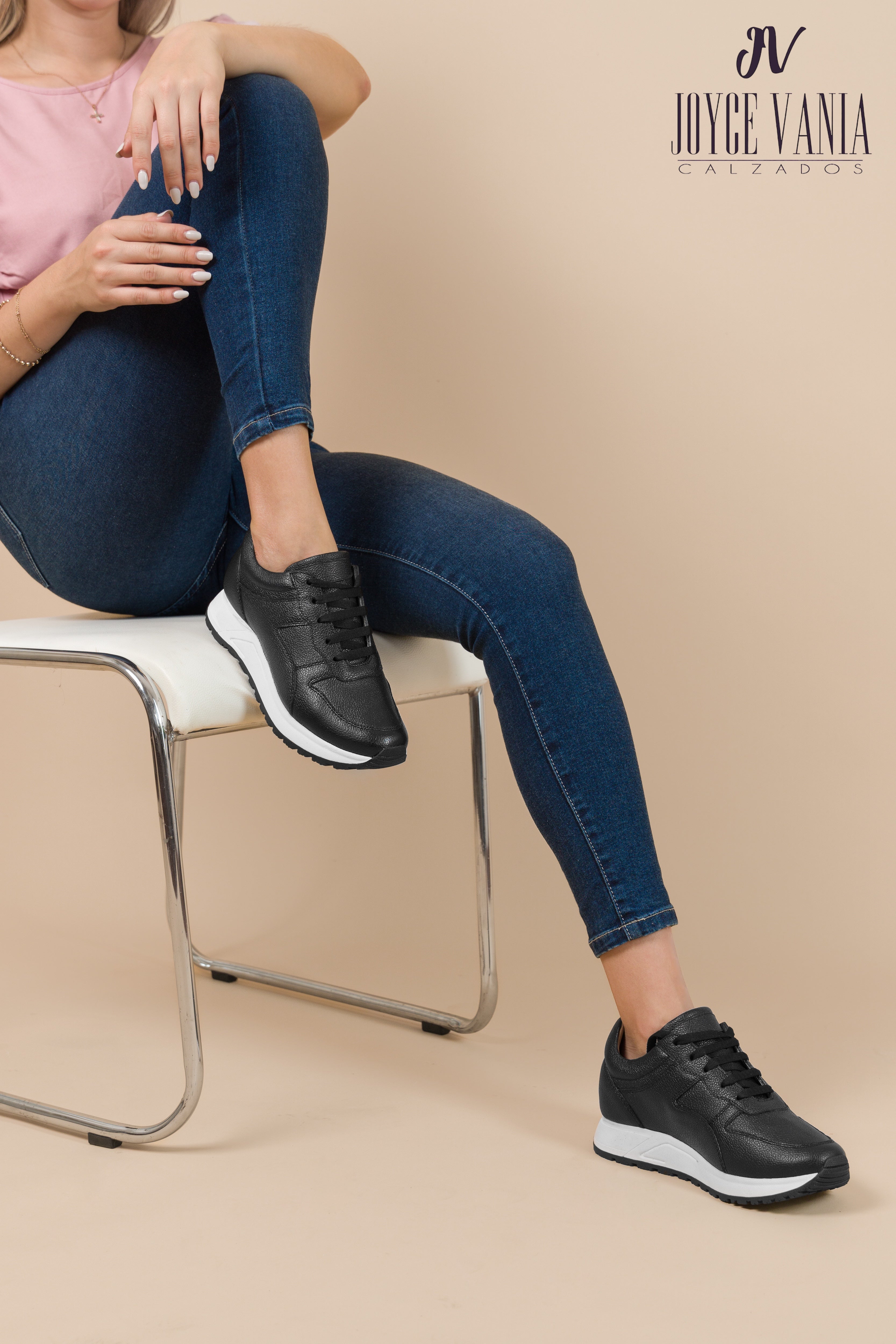 Zapatillas Urbanas Mujer de Cuero Mariela Negro