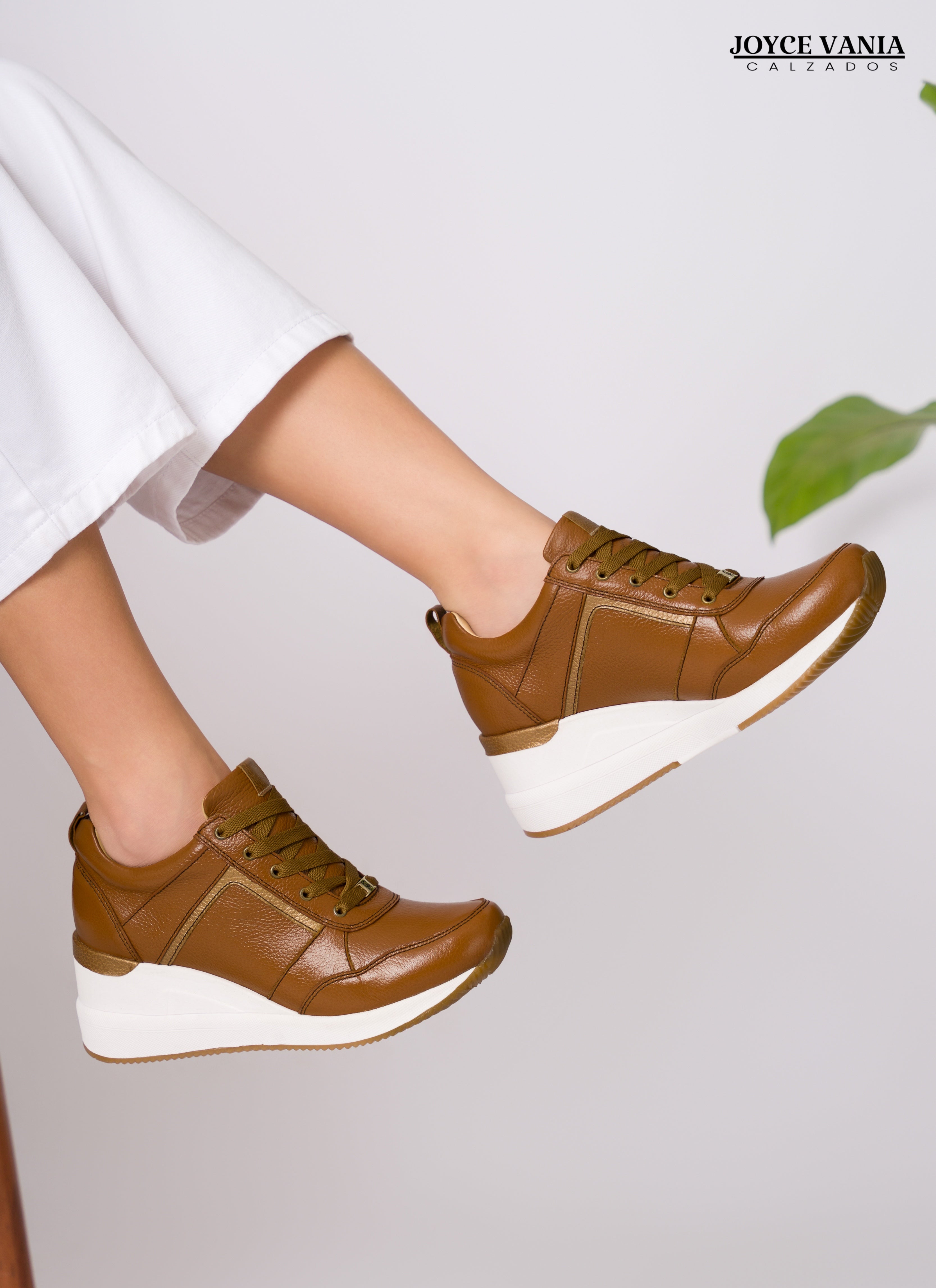 Zapatillas Urbanas Mujer de Cuero Paola Miel